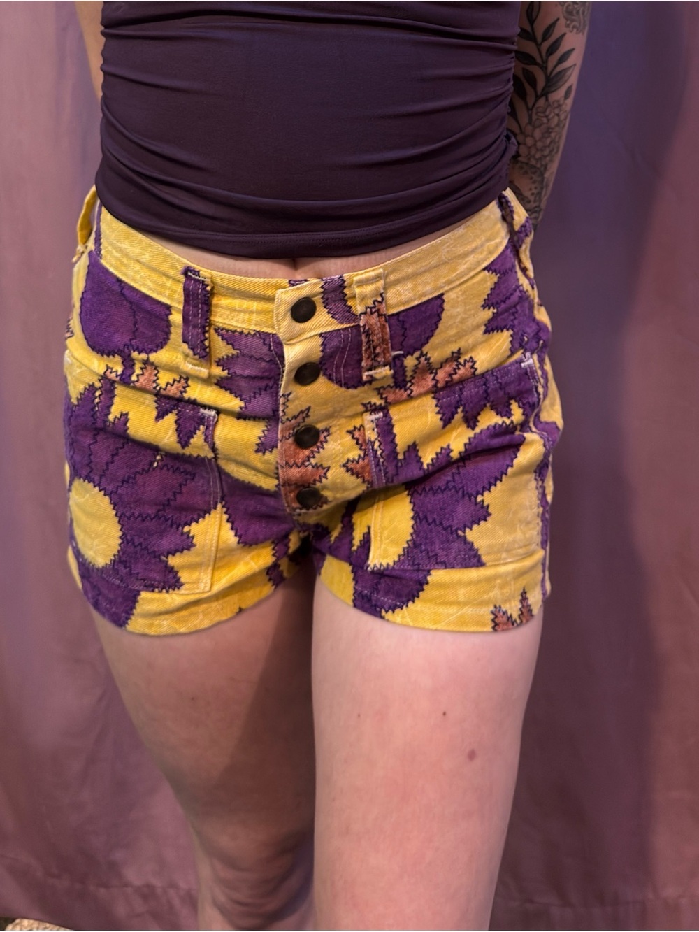 Vintage 60s 70s Wrangler Sunflower High Rise Denim Shorts XS 27 Waist
